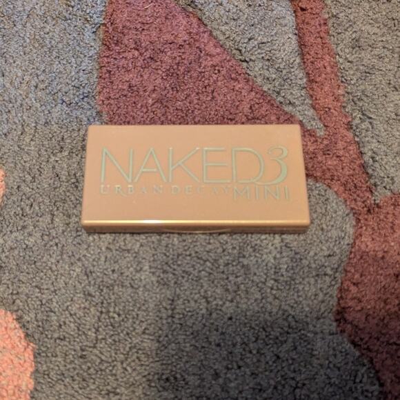 New Urban Decay Naked 3 mini eyeshadow palette - Picture 3 of 4